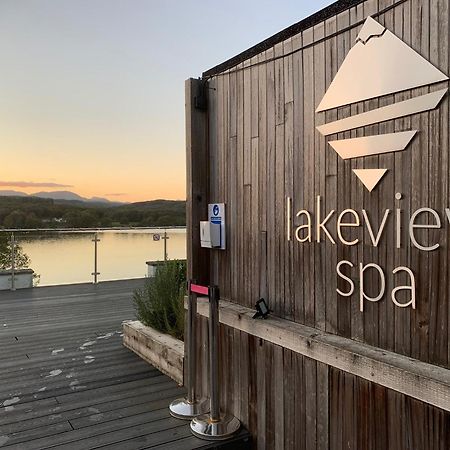 The Penthouse Bowness Luxury Loft Jacuzzi Bath & Complimentary Lakeview Spa Membership Esterno foto