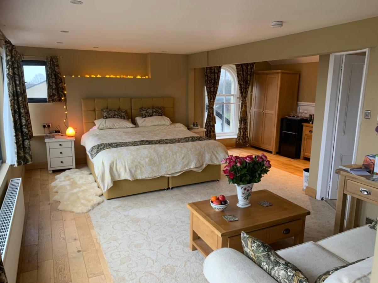 The Penthouse Bowness Luxury Loft Jacuzzi Bath & Complimentary Lakeview Spa Membership Esterno foto