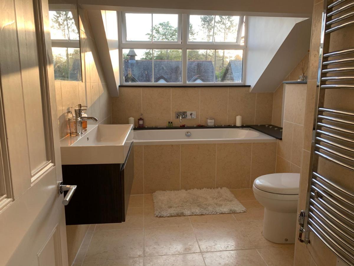 The Penthouse Bowness Luxury Loft Jacuzzi Bath & Complimentary Lakeview Spa Membership Esterno foto