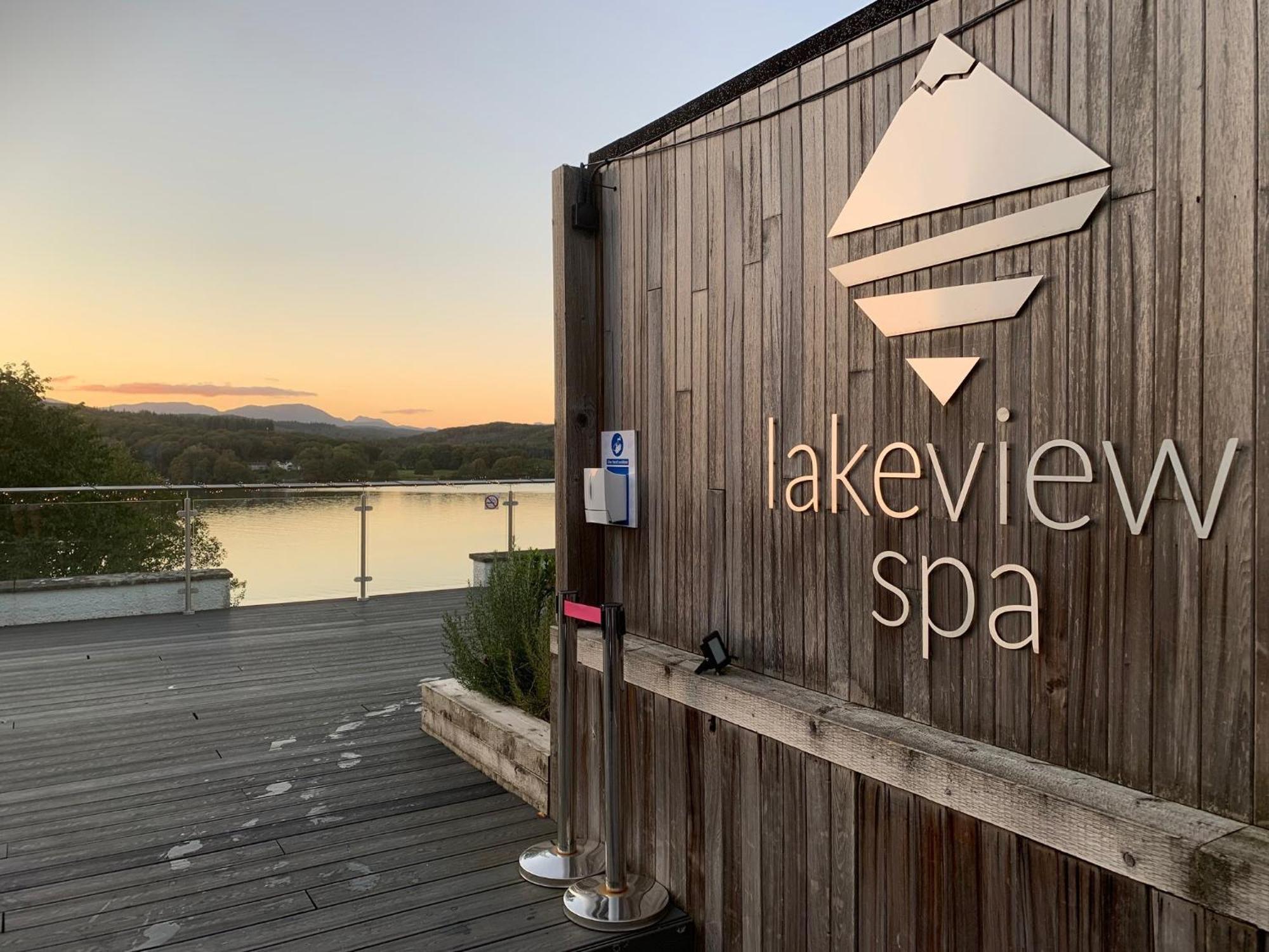 The Penthouse Bowness Luxury Loft Jacuzzi Bath & Complimentary Lakeview Spa Membership Esterno foto