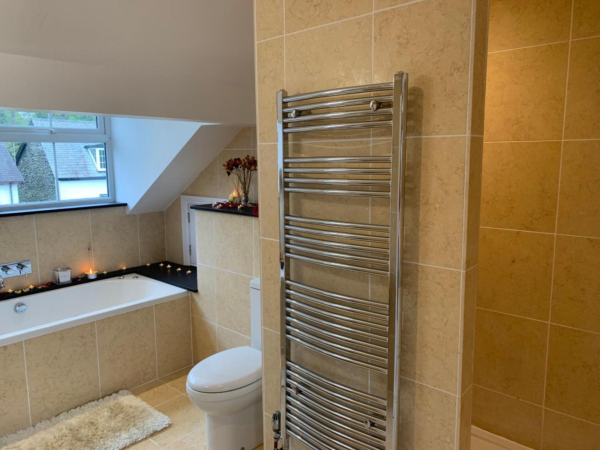 The Penthouse Bowness Luxury Loft Jacuzzi Bath & Complimentary Lakeview Spa Membership Esterno foto