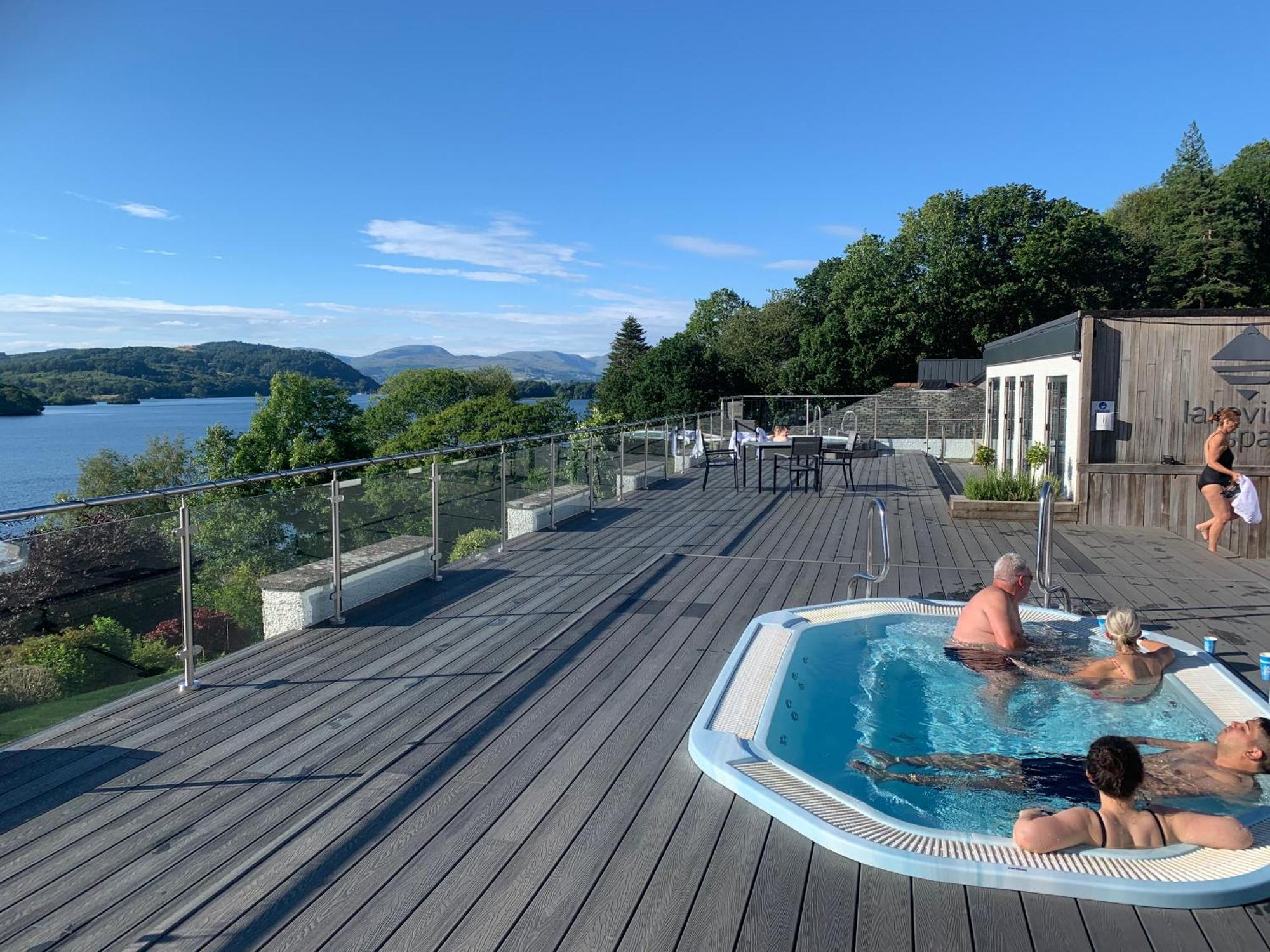 The Penthouse Bowness Luxury Loft Jacuzzi Bath & Complimentary Lakeview Spa Membership Esterno foto