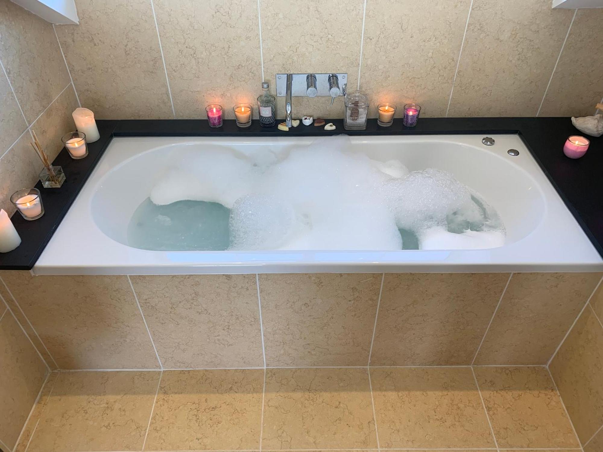 The Penthouse Bowness Luxury Loft Jacuzzi Bath & Complimentary Lakeview Spa Membership Esterno foto
